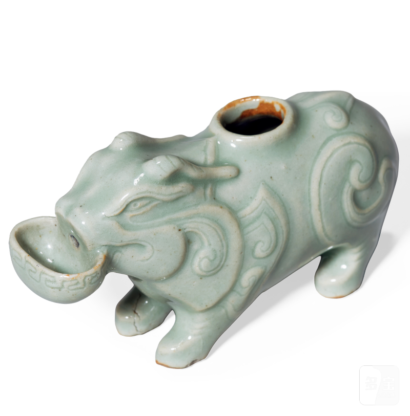 明代 青釉瑞兽水滴